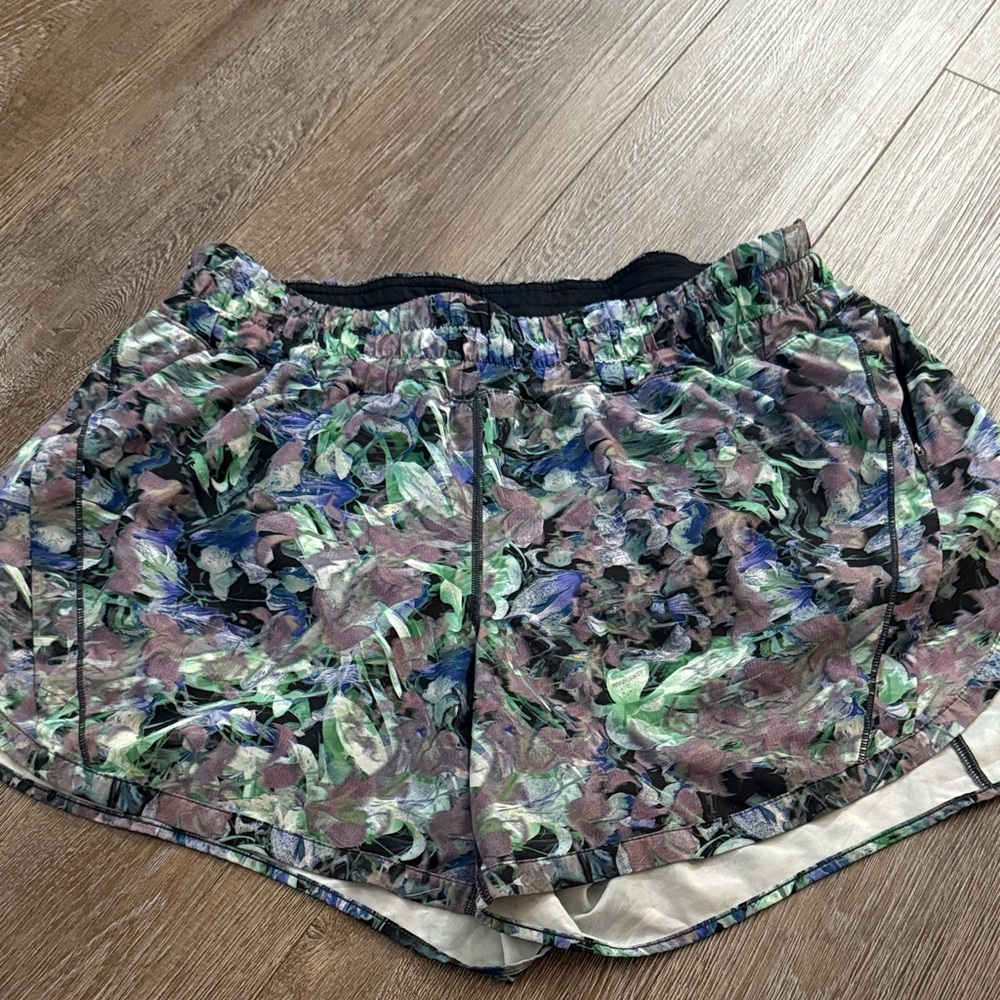 Lululemon Track That Shorts size 14 lined 5 inch inseam 5" mid rise